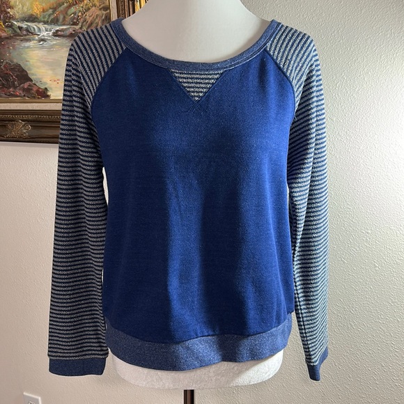 Like New Levi Sweatshirt. Striped Blue & Gray. Sz Med - Picture 1 of 7